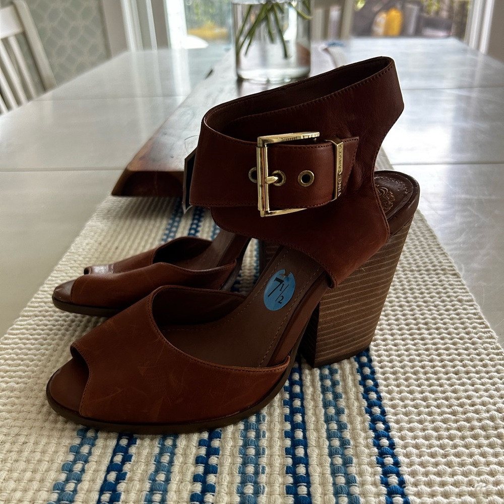 Vince Camino Leather Wedge Sandals Shoes 7.5 7 1/2 NWTs